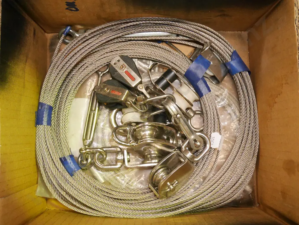 box; wire rope, pulleys etc Image 1++