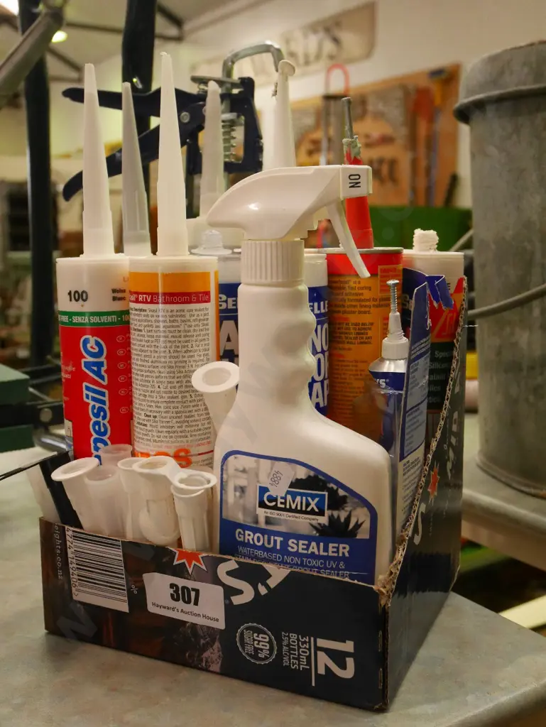box; glues, silicons etc Image 1++