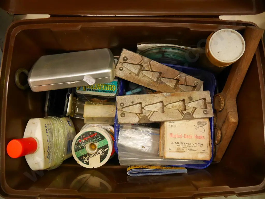 fishing box and contents Image 1++
