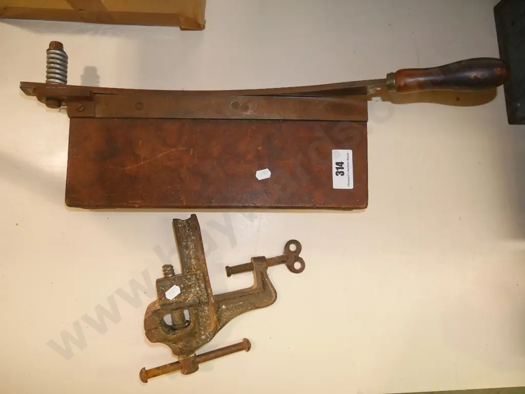 small guillotine, vintage vice Image 1++