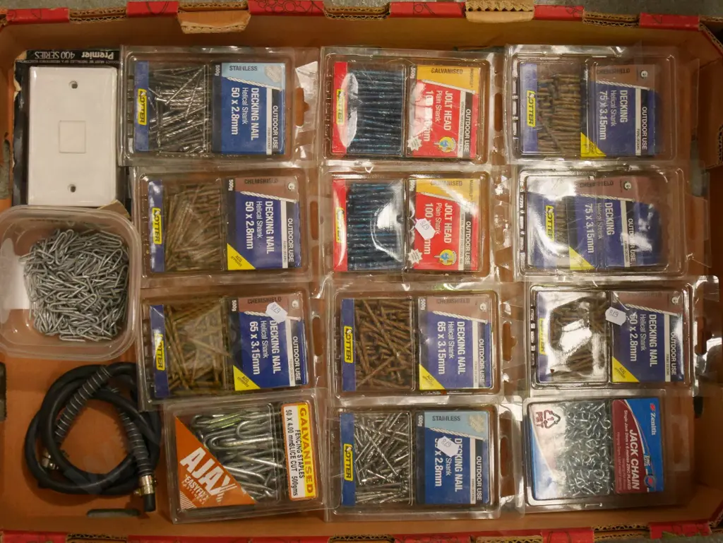 box; various nails etc Image 1++
