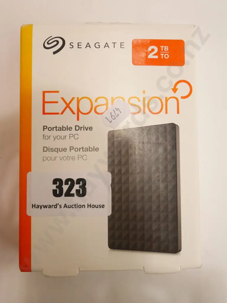 Seagate Expansion portable hard drive 2TB Image 1++