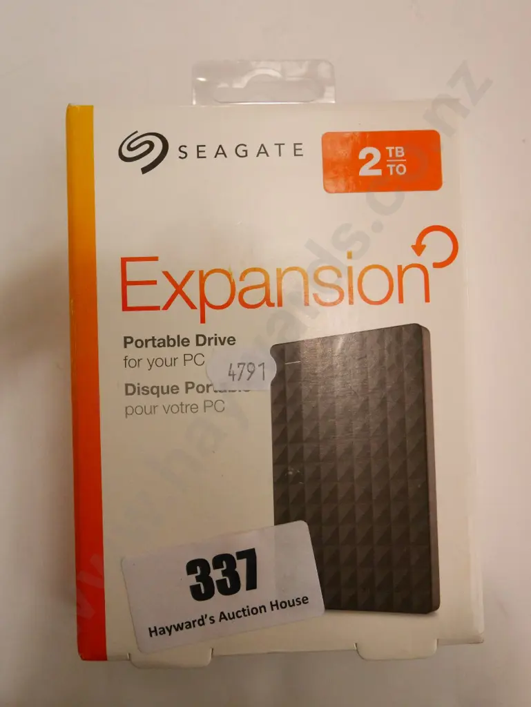 Seagate Expansion portable hard drive 2TB Image 1++