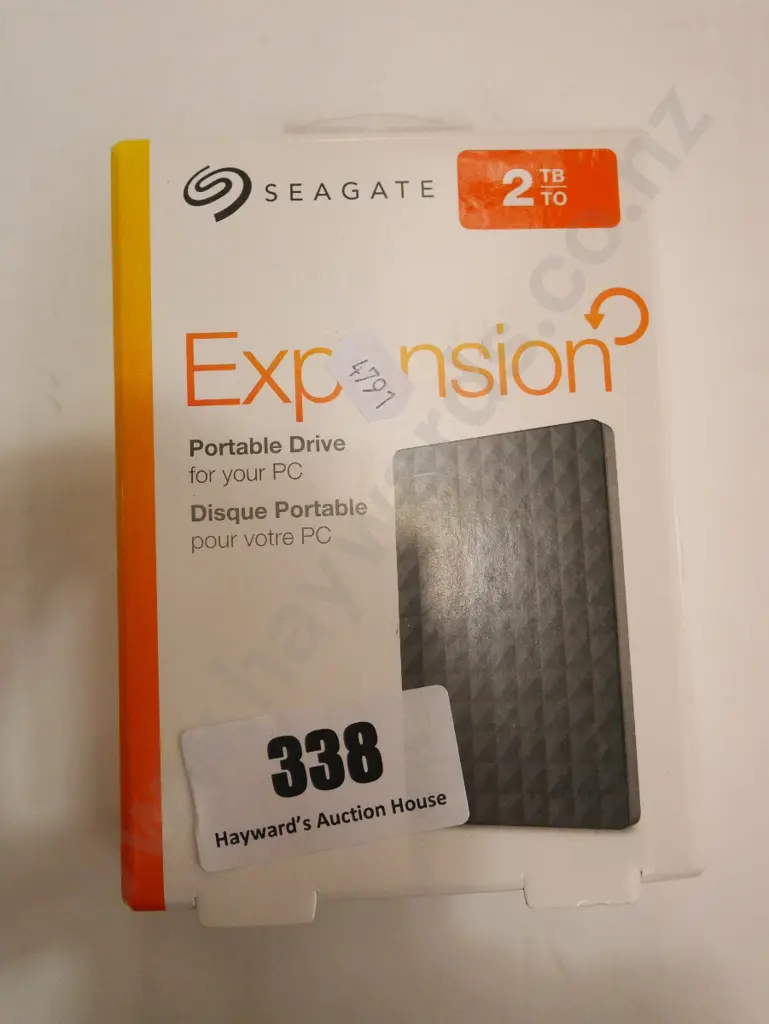 Seagate Expansion portable hard drive 2TB Image 1++