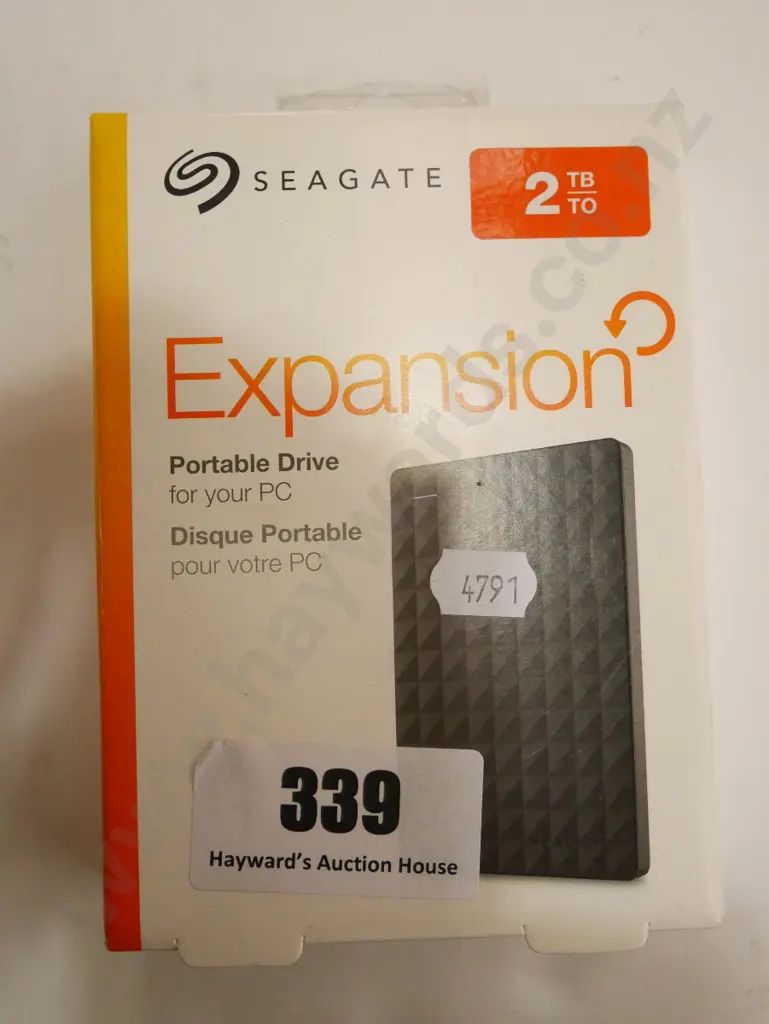 Seagate Expansion portable hard drive 2TB Image 1++