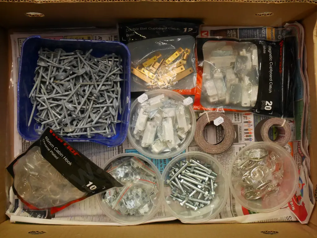 box; roofing nails, cabin hooks etc Image 1++