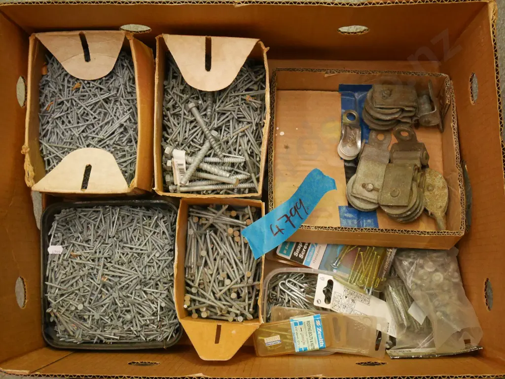 box; various nails, screws, pulleys Image 1++