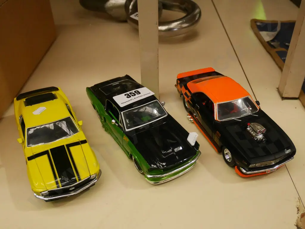 3x die cast model vehicles Image 1++