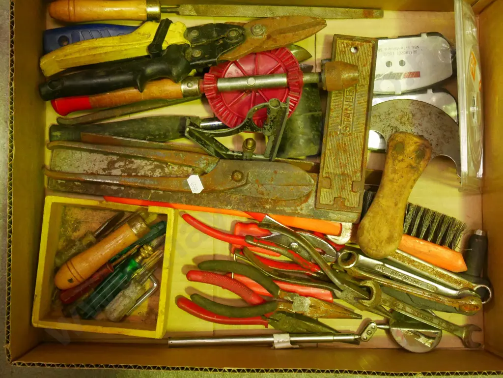 box; egg beater drill, tin snips, pliers etc Image 1++