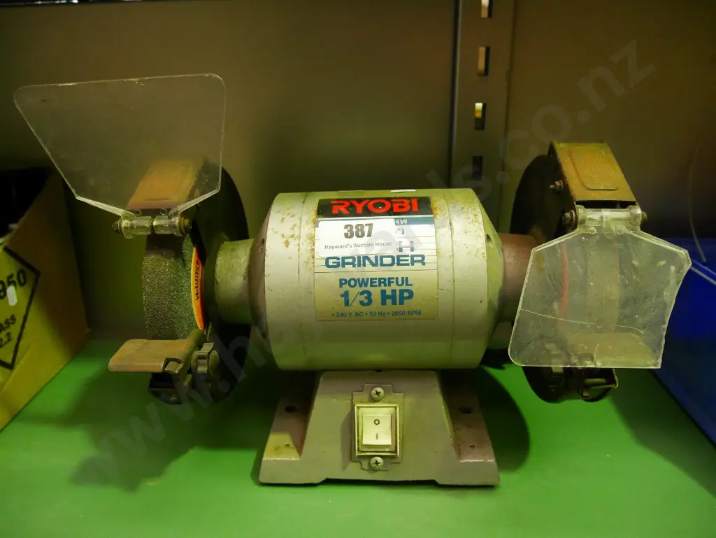 Ryobi 6" bench top grinder Image 1++