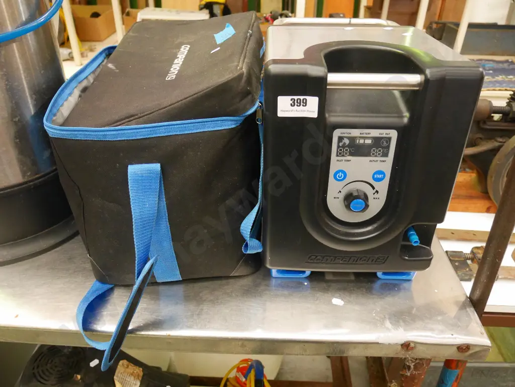 Aqua Cube Logic water heater with rechargable lithium battery and carry case Image 1++