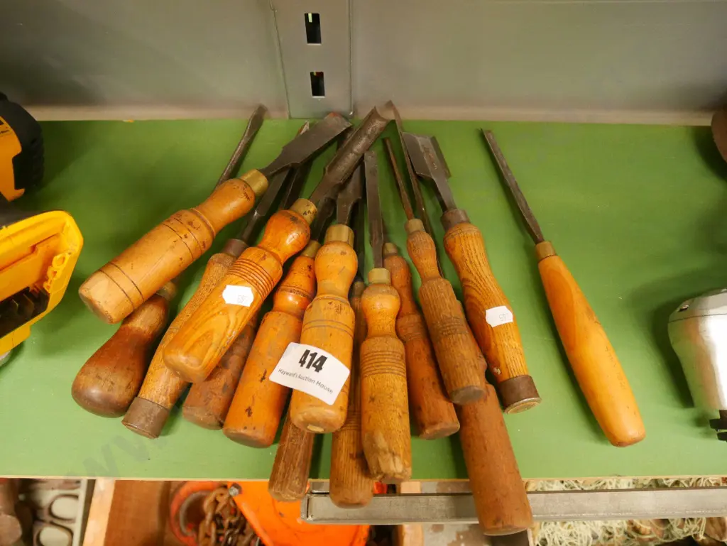 numerous chisels Image 1++