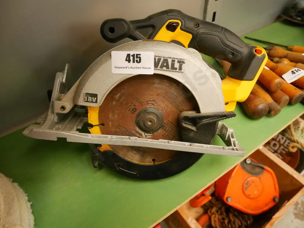 De Walt skilsaw - no battery Image 1++