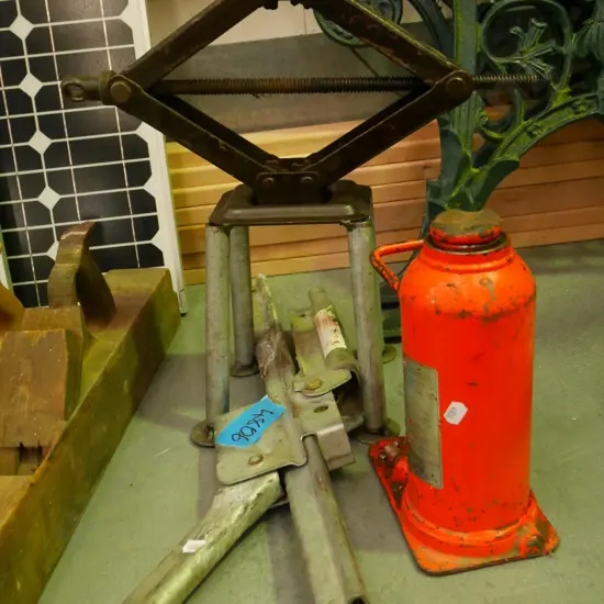 3x car jacks
