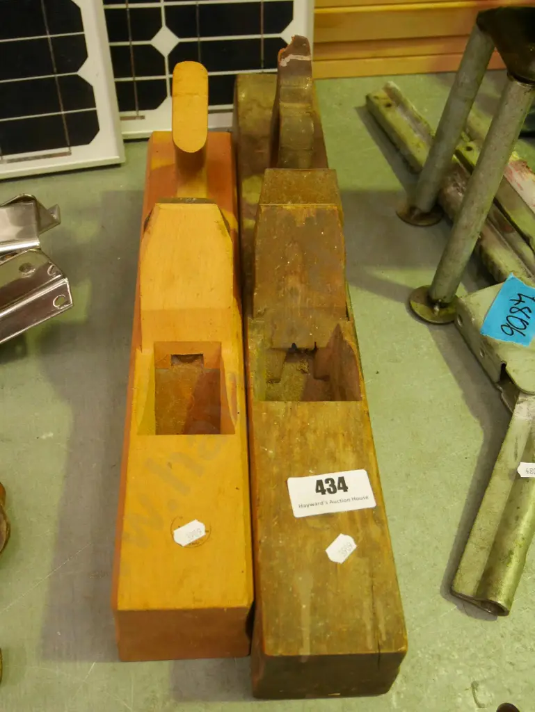 2x wooden hand planes Image 1++