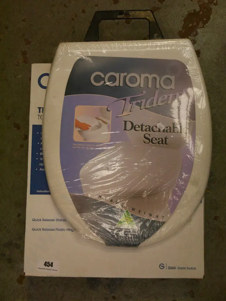 2 as-new toilet seats Image 1++