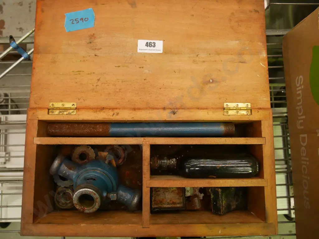 wood cased pipe cutting set Image 1++