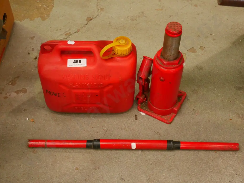bottle jack, small fuel container Image 1++