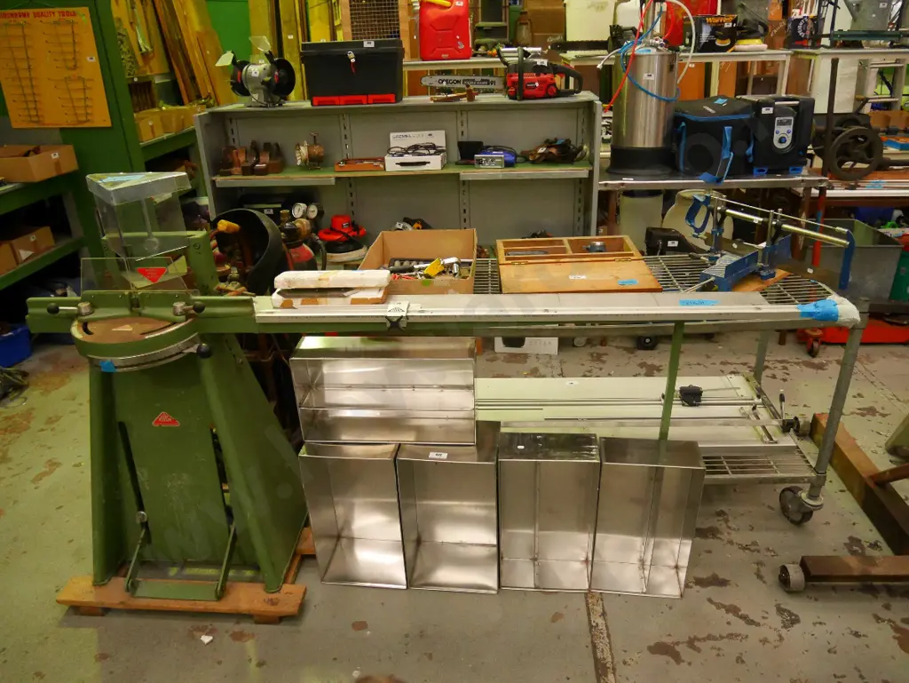 Morso picture framer's guillotine -slightly rusty, comes with 2additional as-new blades Image 1++