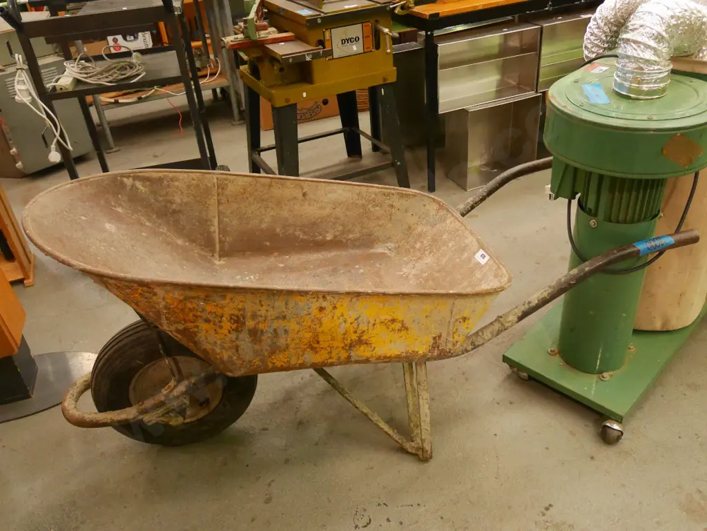 contractor's wheelbarrow Image 1++