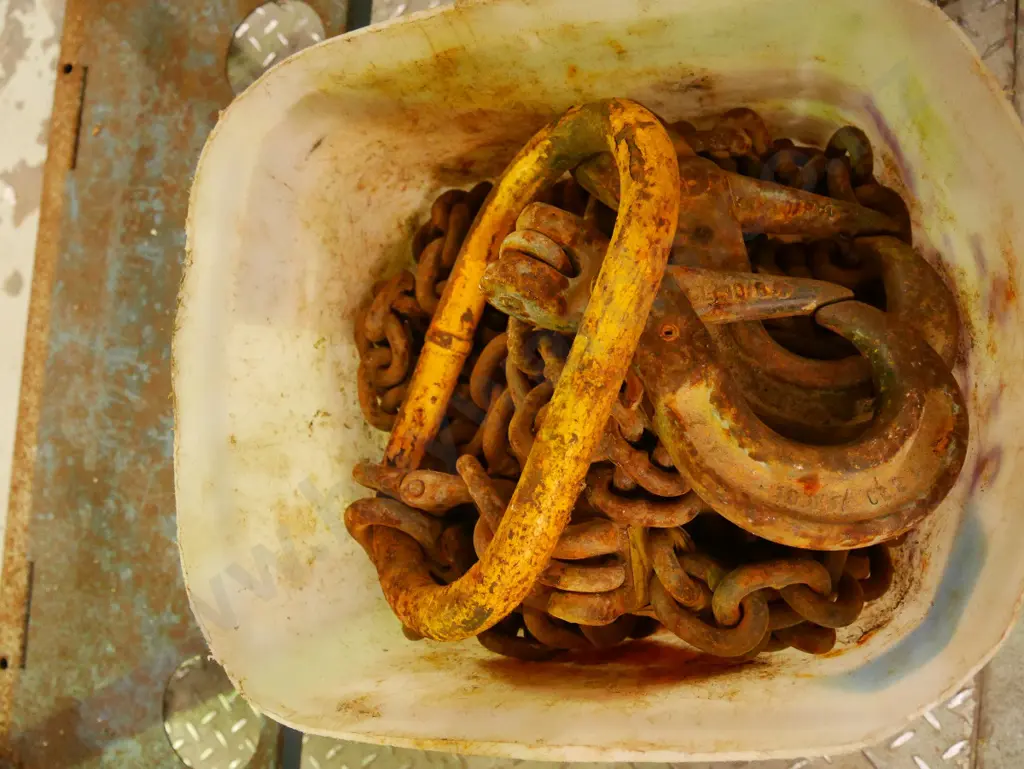 2x 8m unrated lifting chains Image 1++