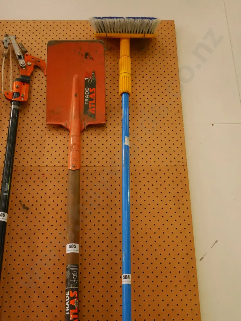 Raven telescopic window brush Image 1++