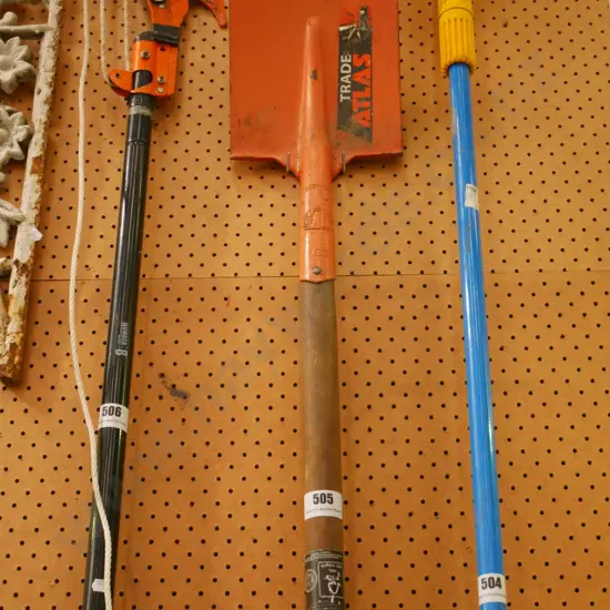 Atlas long handled spade