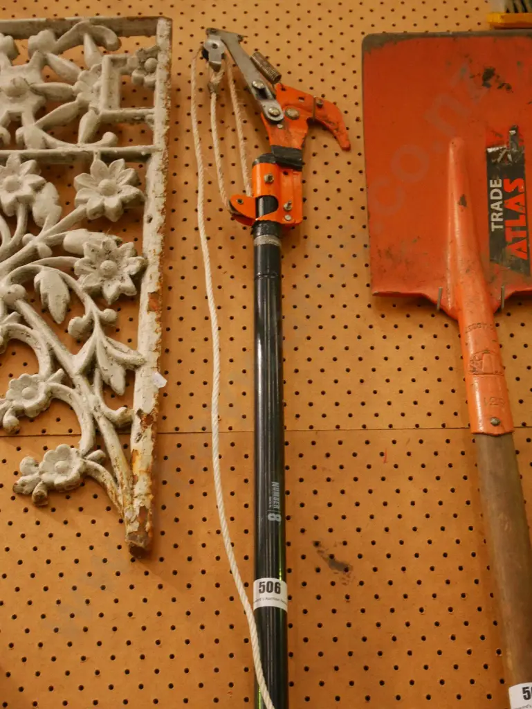 No 8 telescopic pruner Image 1++