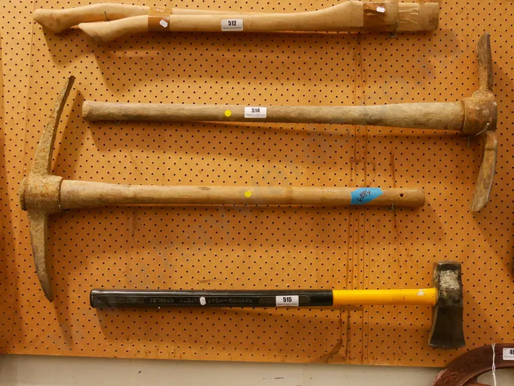 grubber, pick axe - yellow dots Image 1++