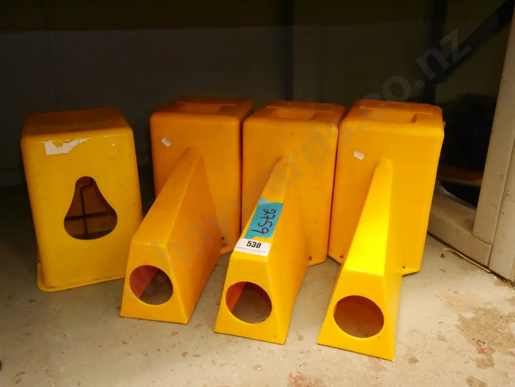 3 ferret traps, 1 possum trap Image 1++