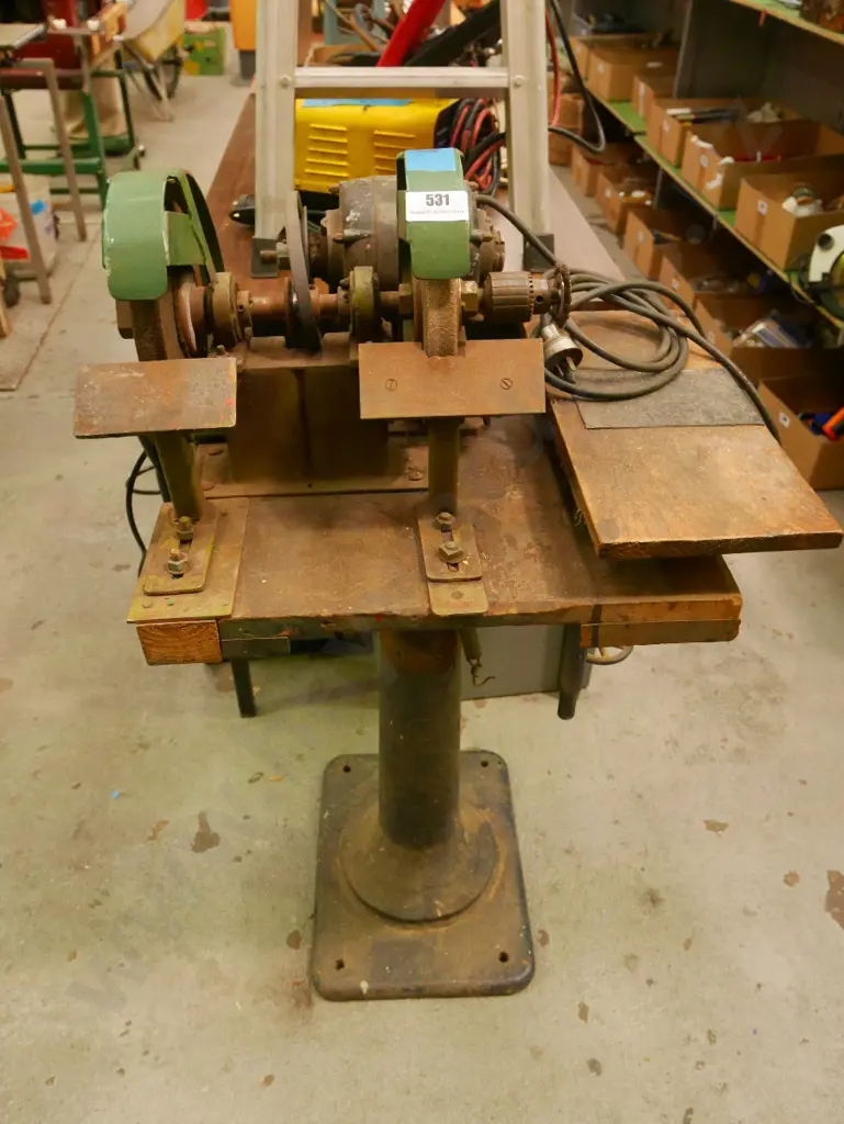 bench grinder on cast iron stand Image 1++
