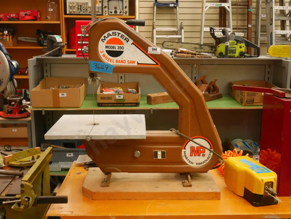 Master bench top band saw Image 1++