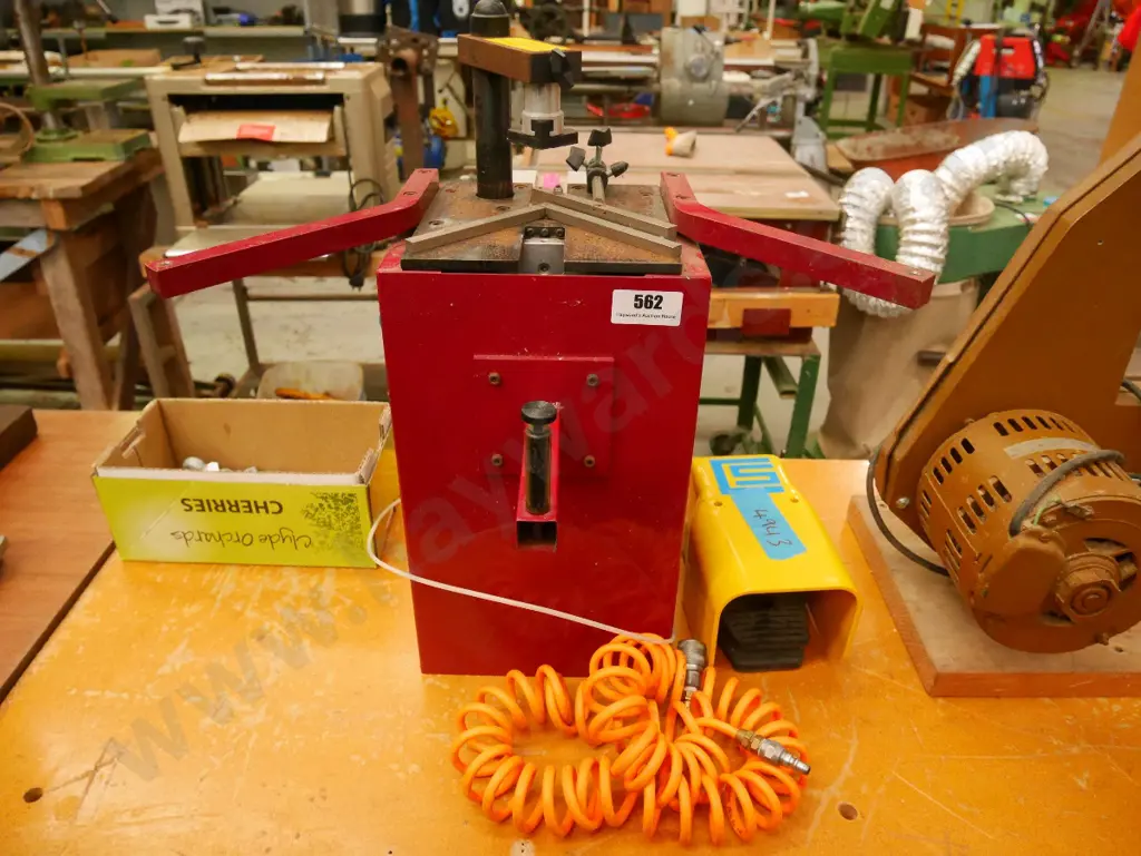 framer's air powered foot operated corner nailer Image 1++
