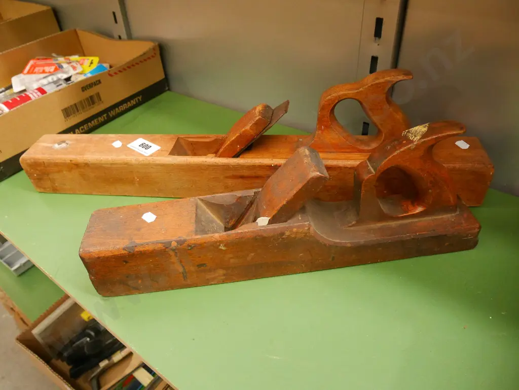 2 wooden hand planes Image 1++