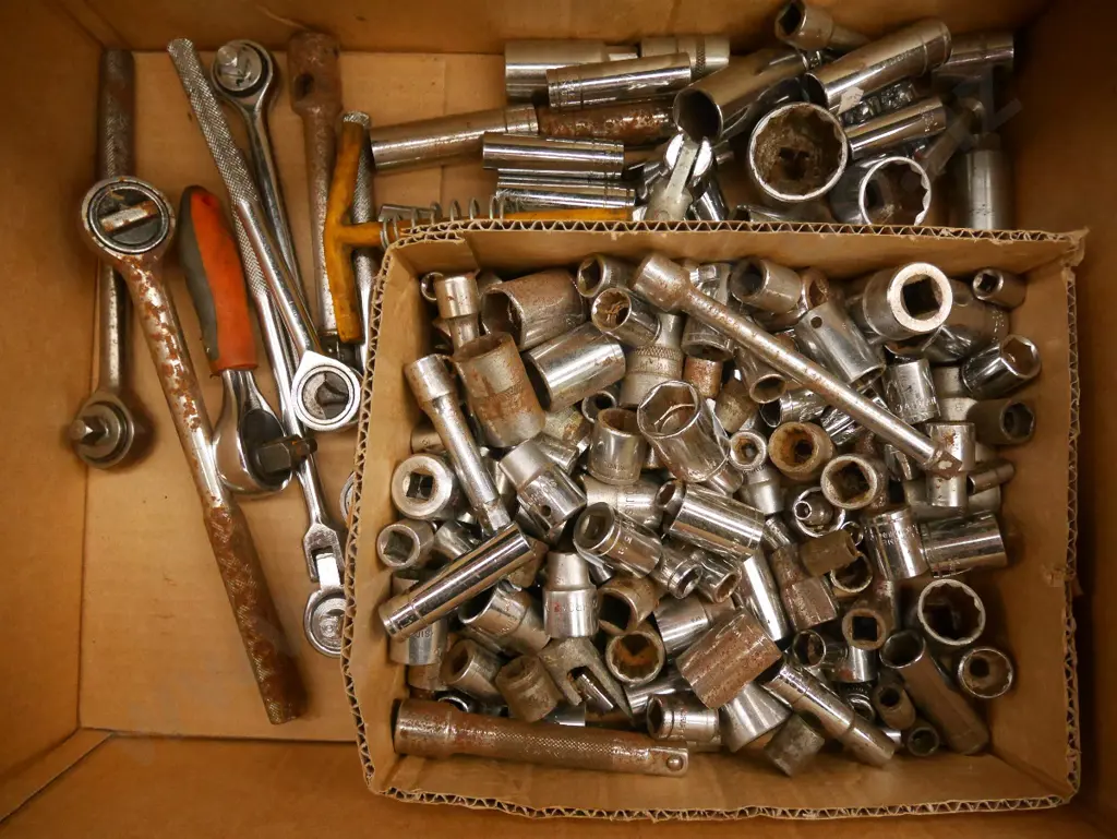 box; numerous sockets, wrench etc Image 1++