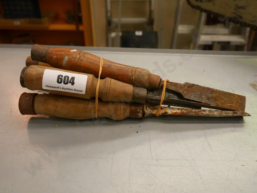bundle of vintage chisels Image 1++