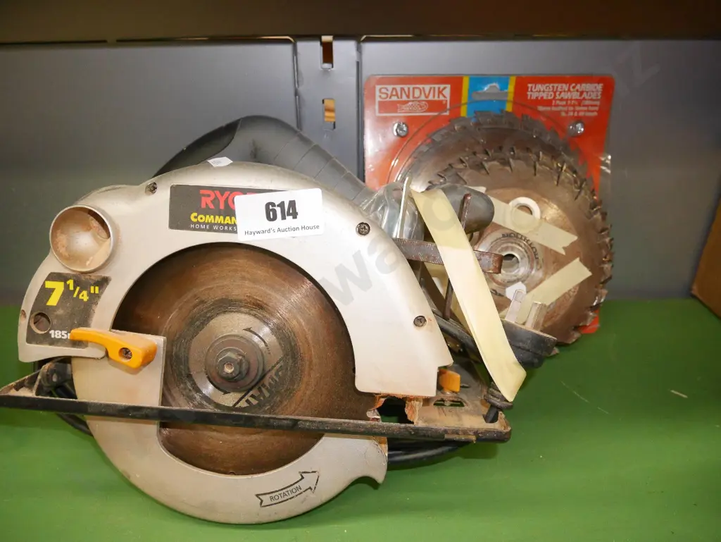 Ryobi skilsaw with additional blades Image 1++