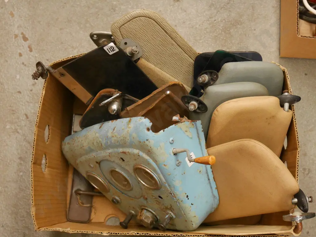 box; vintage automotive parts Image 1++