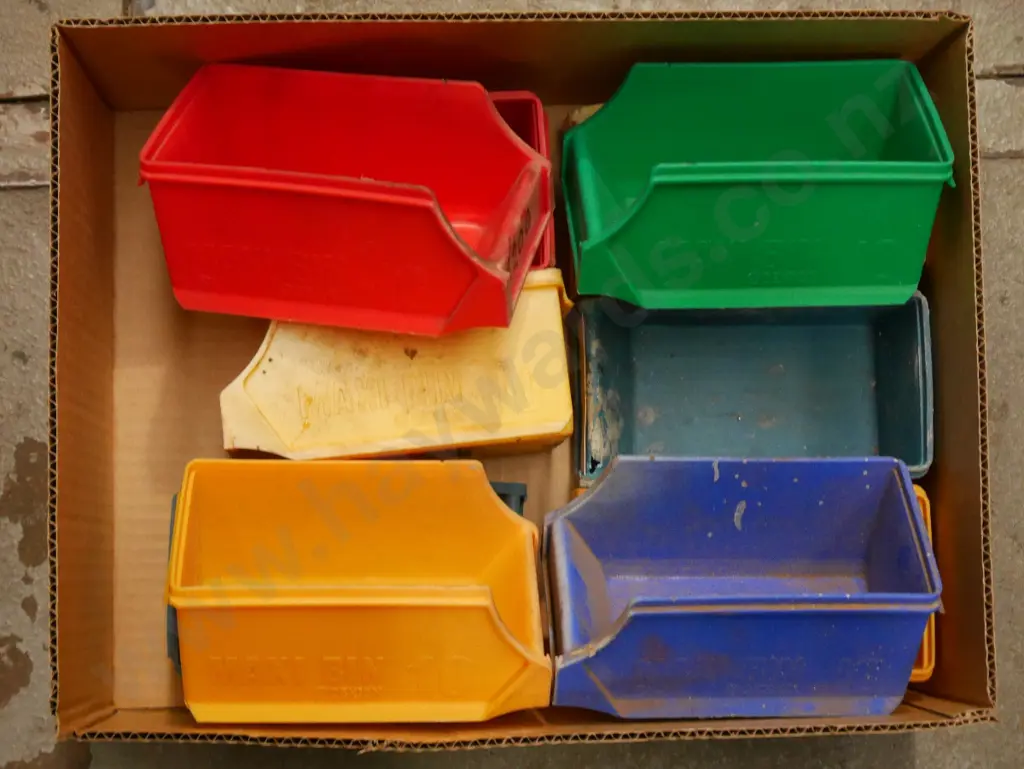 box of Maxibin workshop containers Image 1++