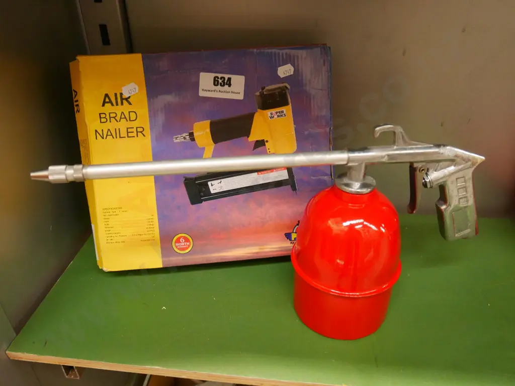aIir powered brading nailer, spray gun Image 1++