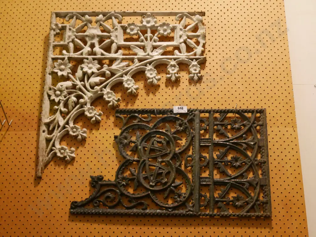 2x pieces of cast iron fret work Image 1++