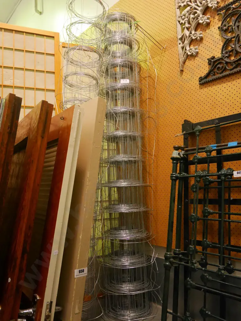 2 rolls of wire mesh Image 1++