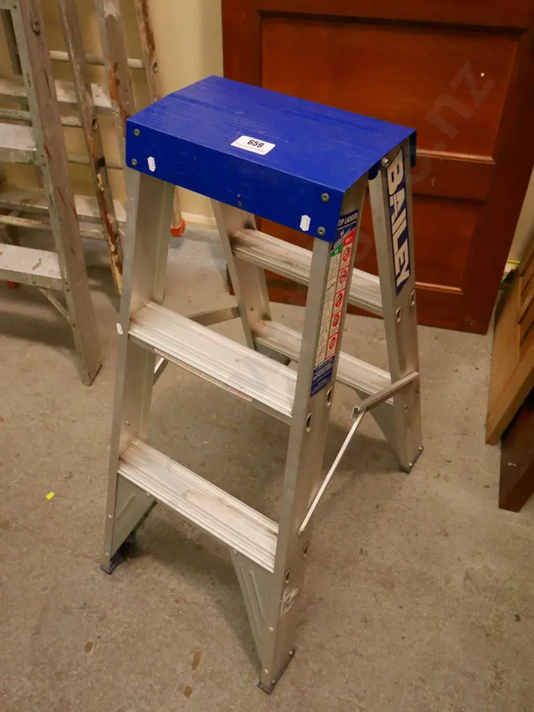 Bailey 2 step ladder Image 1++