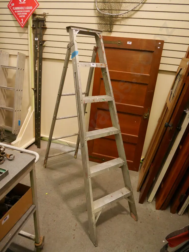 5 step aluminium ladder Image 1++