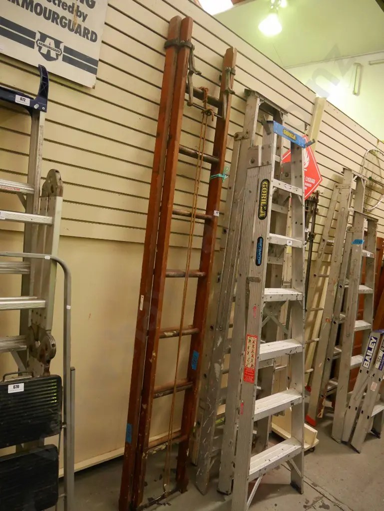 vintage wooden extension ladder Image 1++