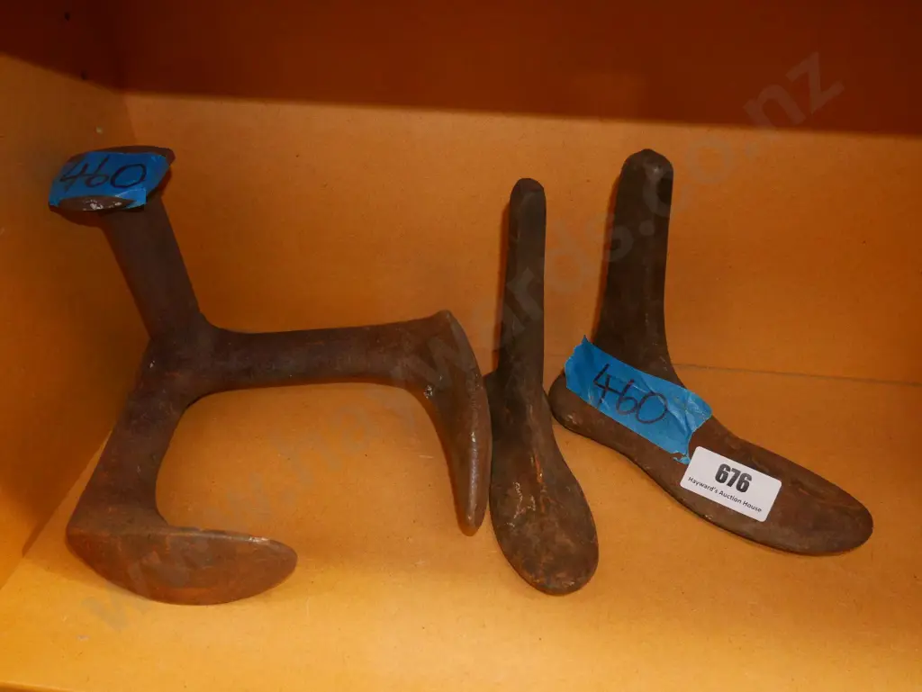 metal shoe lasts Image 1++