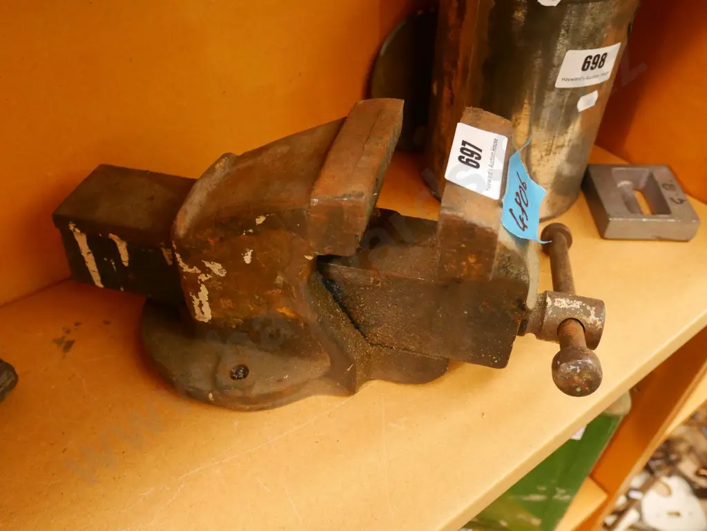 vintage engineer's vice Image 1++