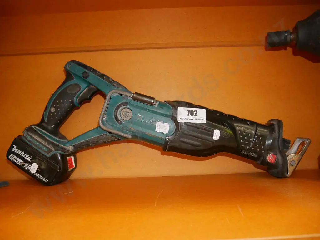 Makita reciprocationg saw - no charger Image 1++