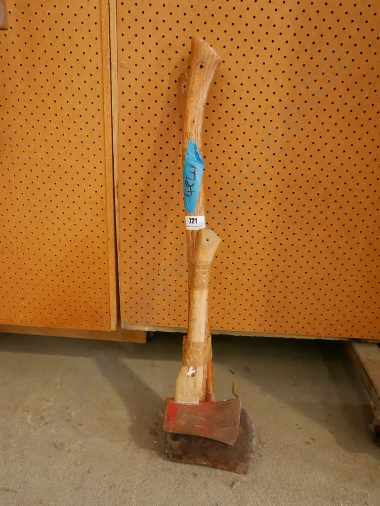 hatchet, axe, sledge hammer Image 1++