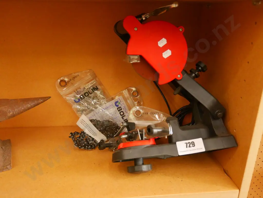 chainsaw sharpener and chains Image 1++